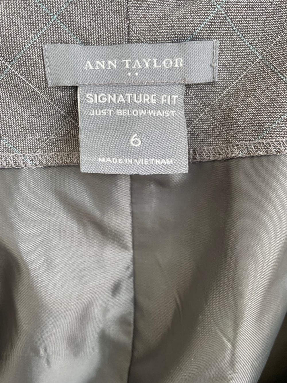Ann Taylor Gray Pinstripe Wide-Leg Dress Pants • Size 6 - Picture 2 of 12
